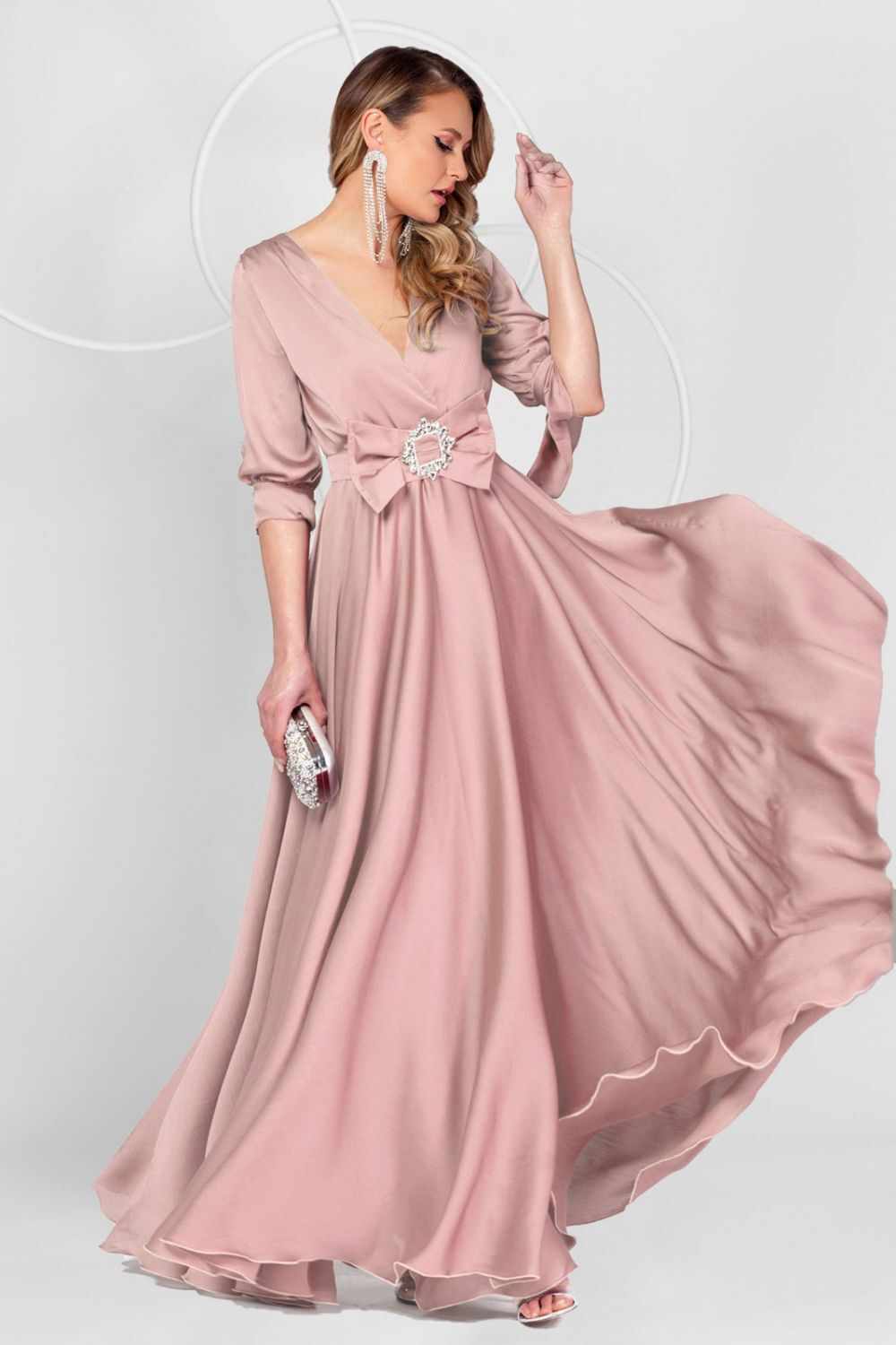 Rochie de ocazie lunga din voal roz pudra prevazuta cu cordon detasabil