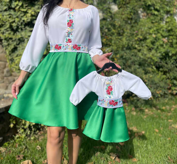 Set rochii stilizate traditional Mama si Fiica 69